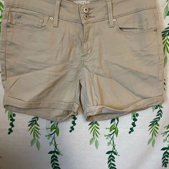 Size 6 Tan Denizen from Levi’s Jean Shorts D2 - Picture 1 of 7